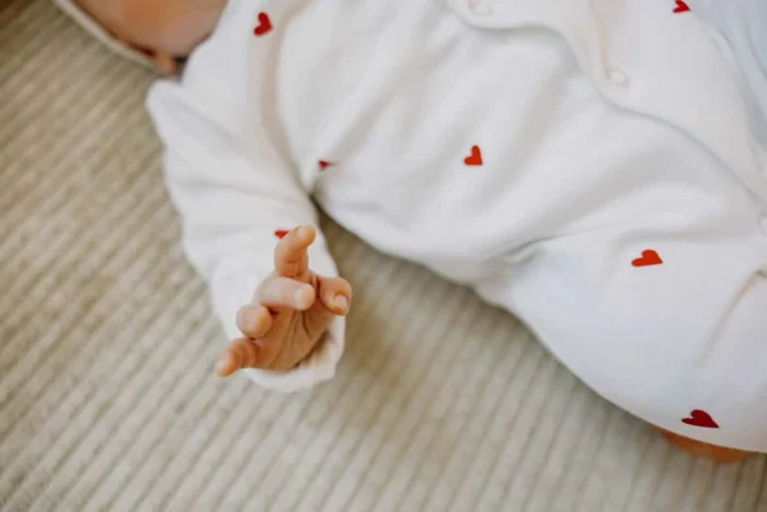 La tenue de naissance coeurs