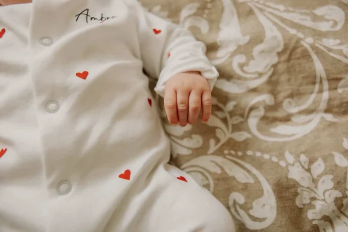 La tenue de naissance coeurs