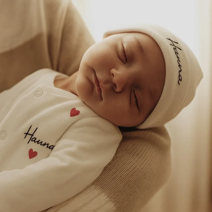 tenue de naissance velours coeurs