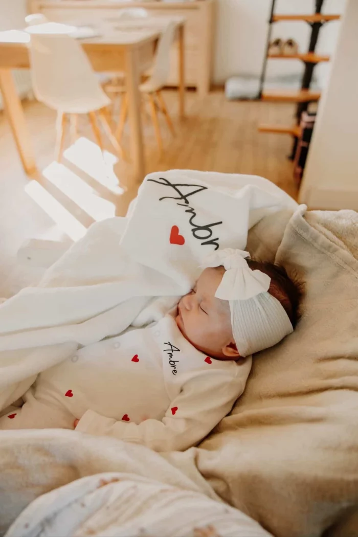 La tenue de naissance coeurs